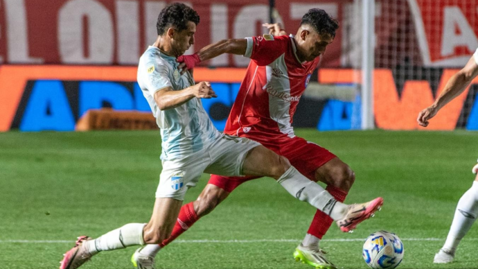 Atlético Tucumán igualó ante Argentinos y se alejó de la cima del torneo