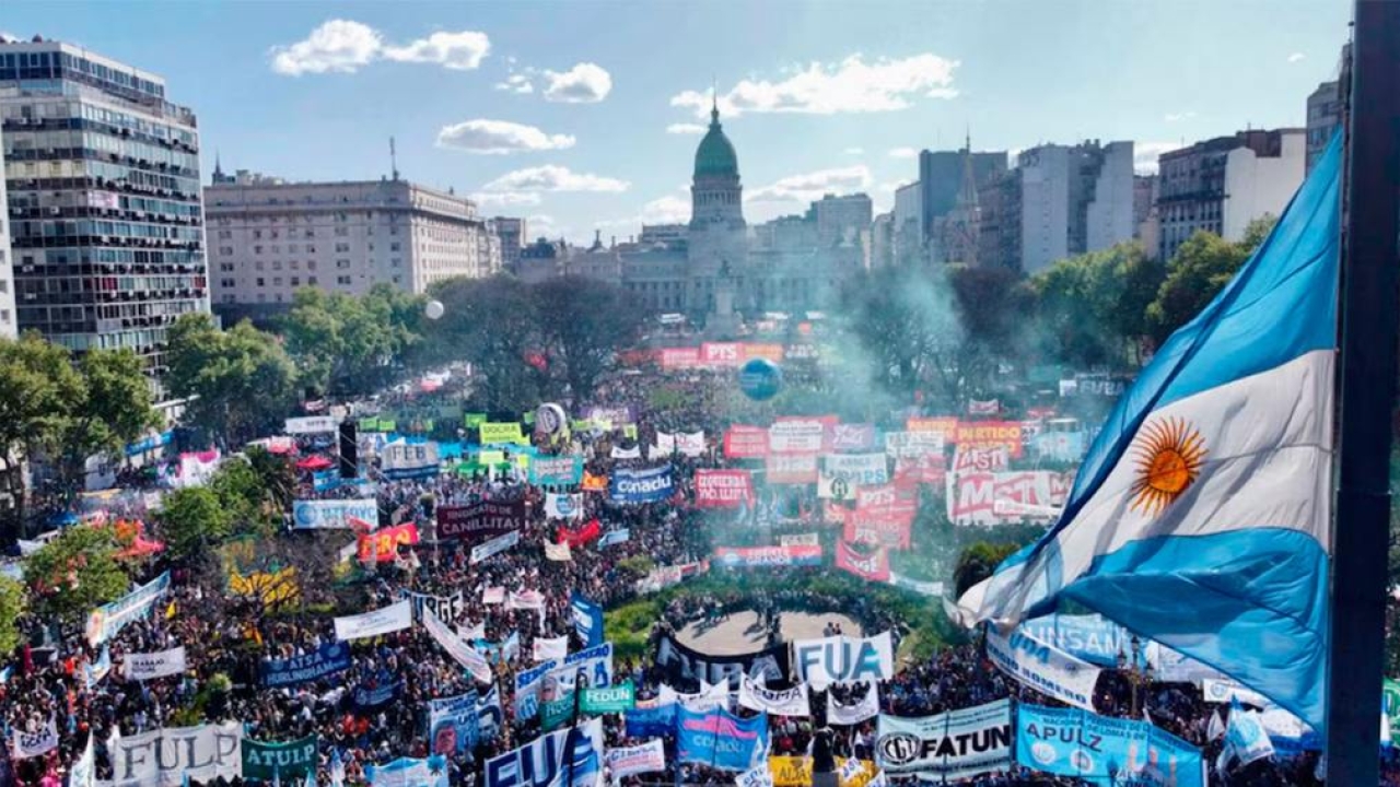 Estudiantes y docentes marcharon al Congreso y reclamaron fondos para las universidades públicas: “Es un grito de auxilio”