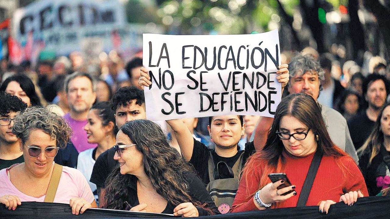 Marcha Federal: docentes, no docentes, autoridades y estudiantes se movilizan en &quot;defensa&quot; de la universidad pública