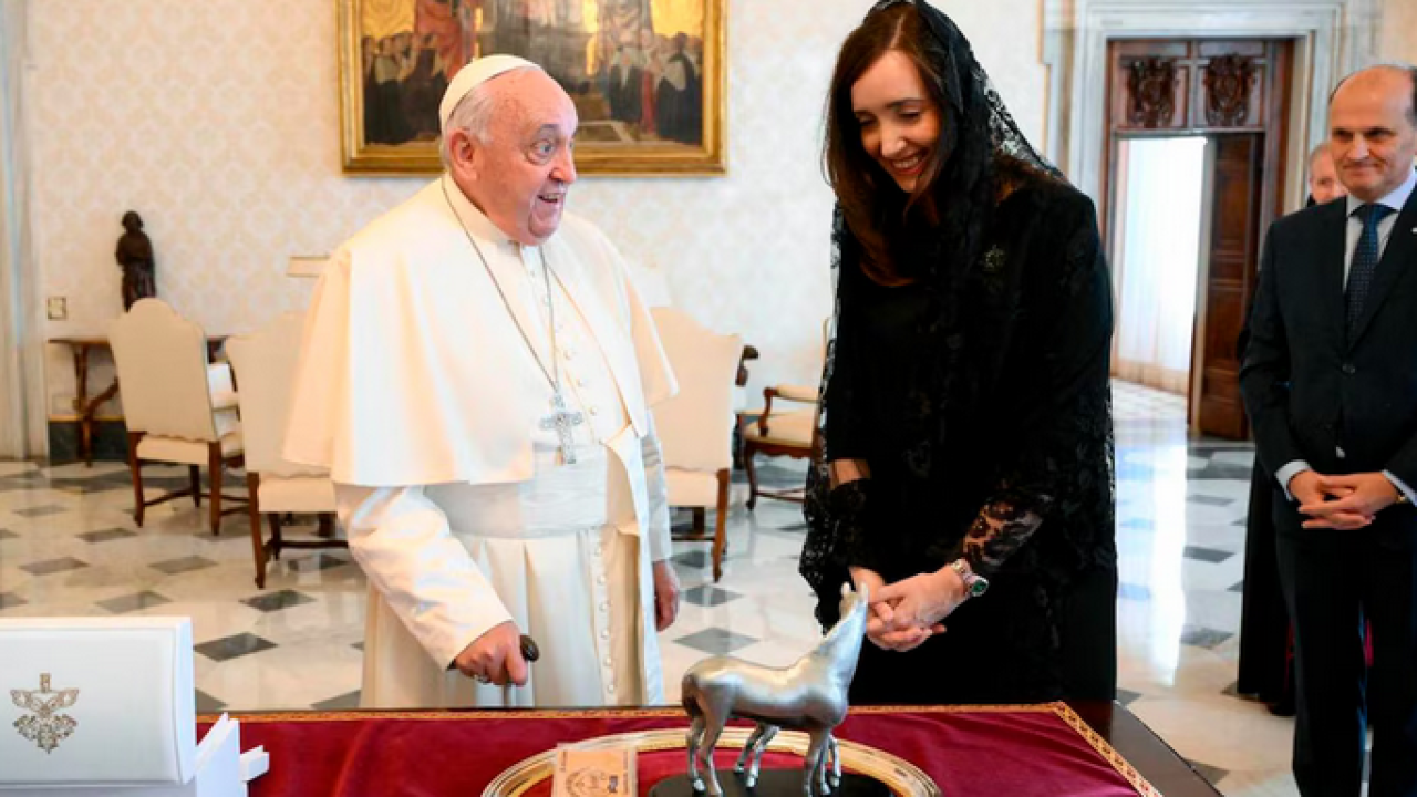 El Papa Francisco recibió a Victoria Villarruel en el Vaticano:  ¡Gracias Santo Padre por sus palabras, consejos y por tener siempre presente a nuestra amada Argentina! 