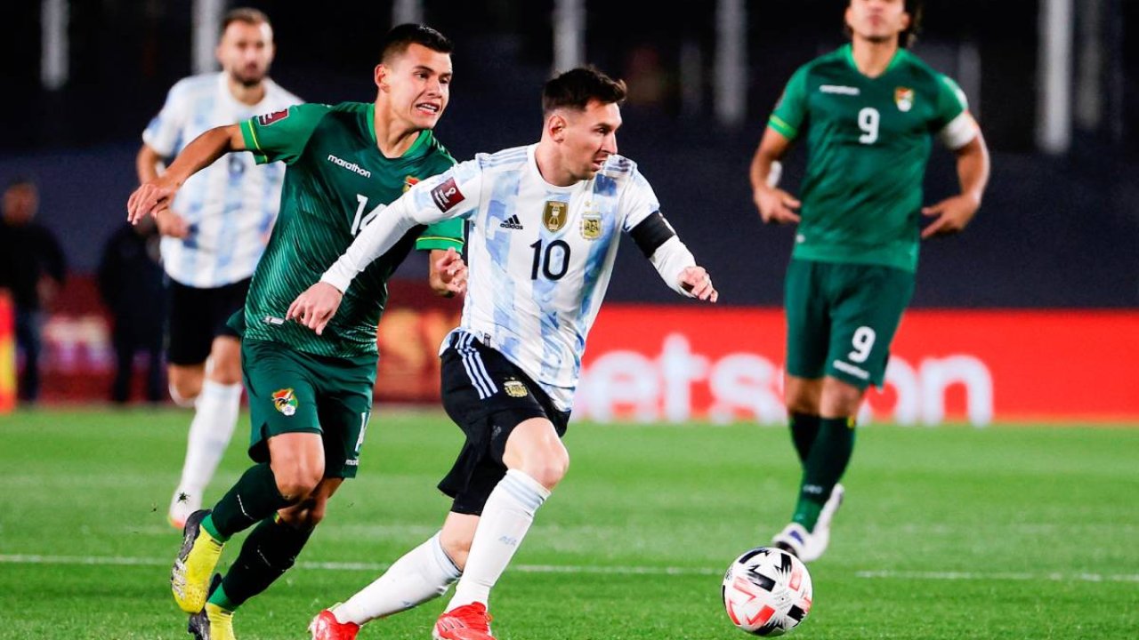 Argentina enfrenta a Bolivia en el Monumental 