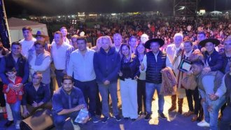 La senadora Mendoza y el legislador Orellana "más solos que Kung Fu" en el Festival Nacional del Sulky