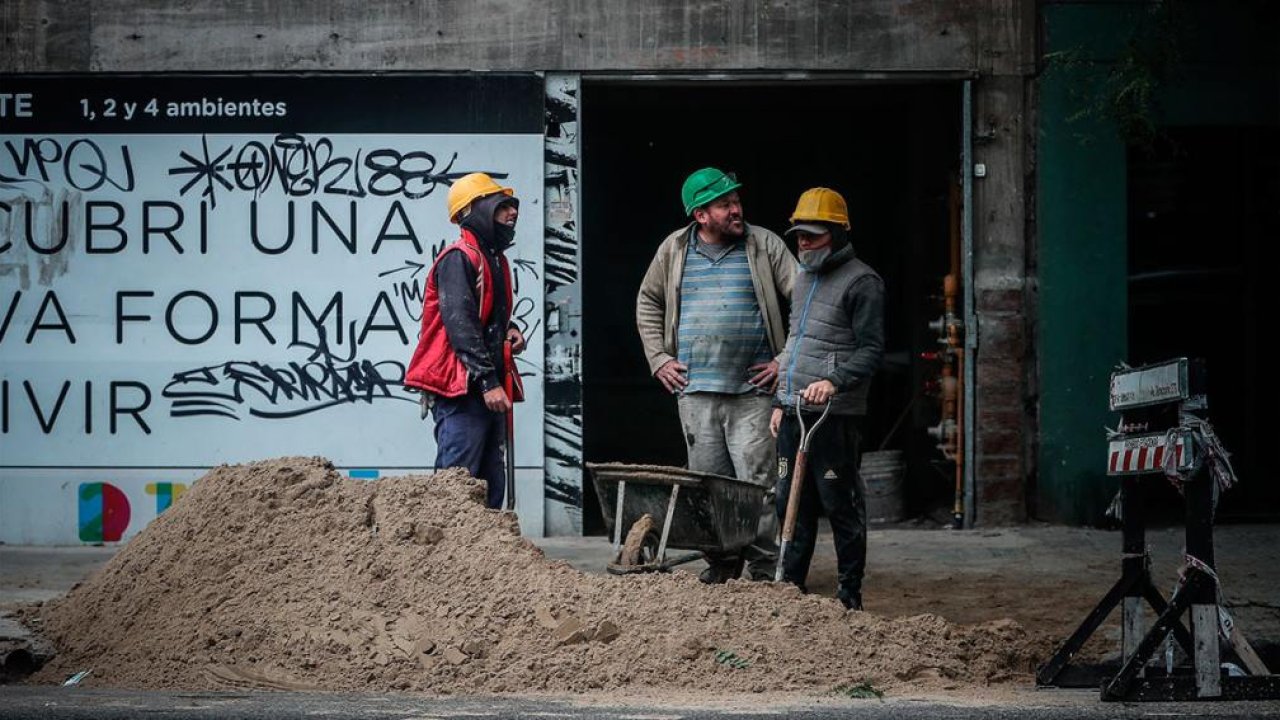 En Argentina se perdieron en el último año, 147 mil puestos formales y se crearon 132 mil informarles