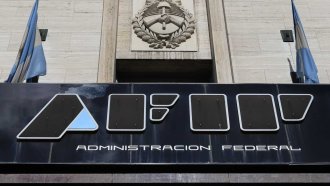 Los argentinos deberán seguir pagando sus obligaciones tributarias como lo venían haciendo