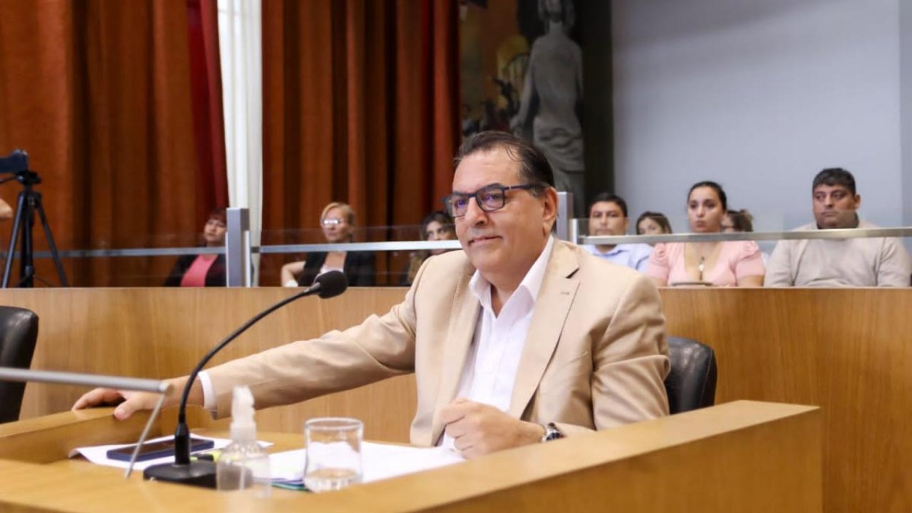 Carlos Arnedo: hay que regularizar y normatizar las distintas aplicaciones, no solo para los taxis, sino también para los particulares