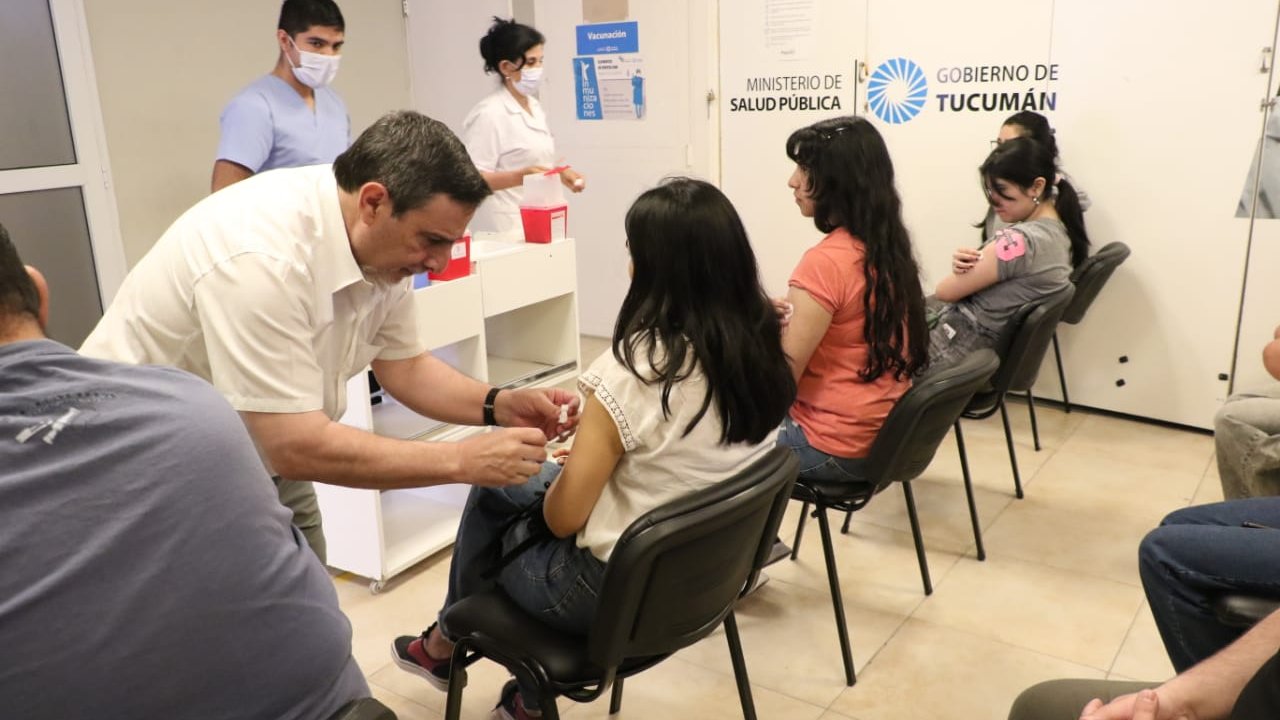  Luis Medina Ruiz destacó,  “No solo se vacuna contra el dengue, sino también otras dosis que la población necesite&quot;