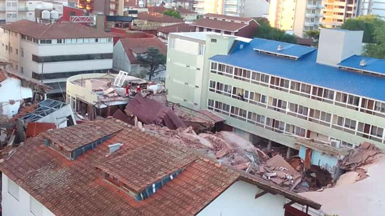 Hubo un derrumbe en un edificio de Villa Gesell y hay 9 personas desaparecidas  