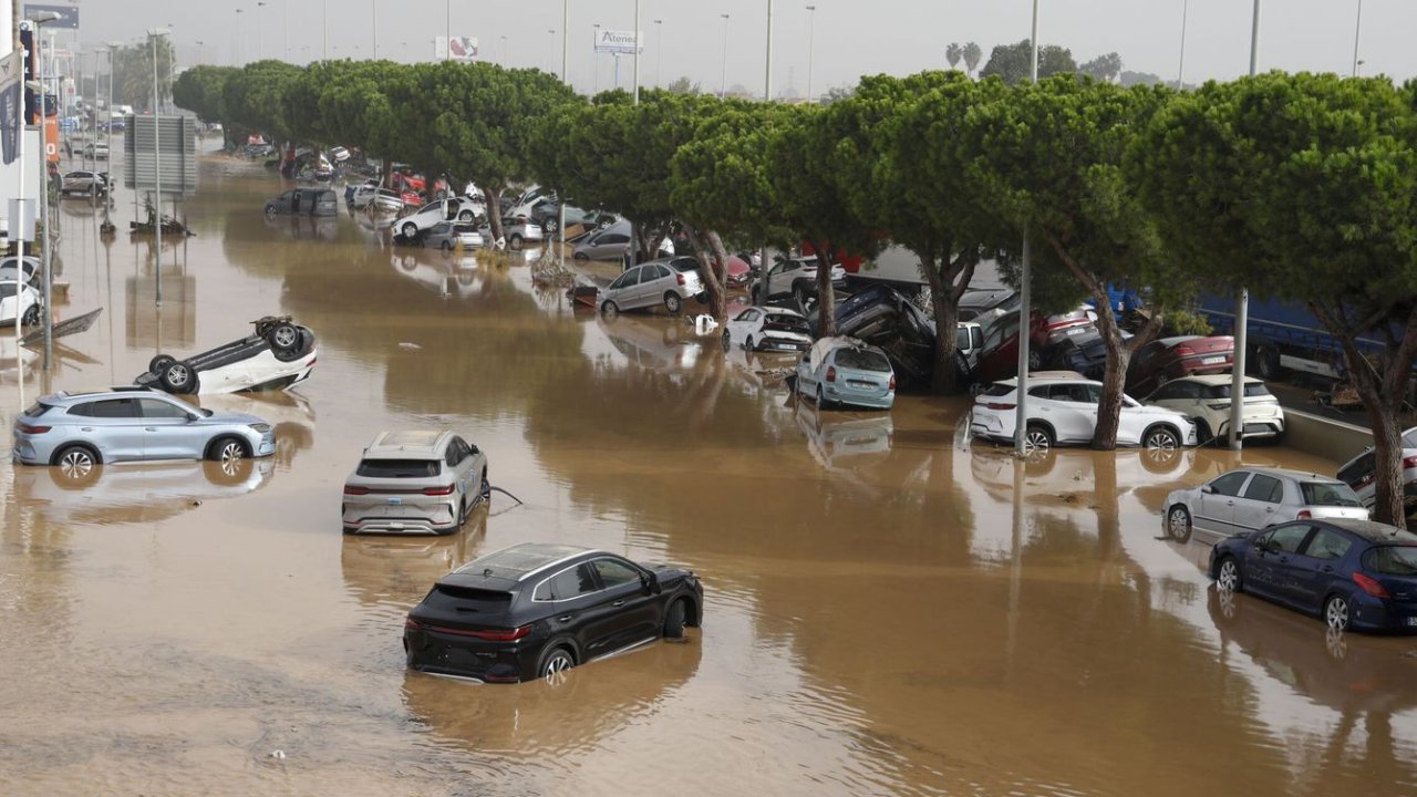 En Valencia se viven las horas más díficiles y el número de fallecidos llegó a 160 