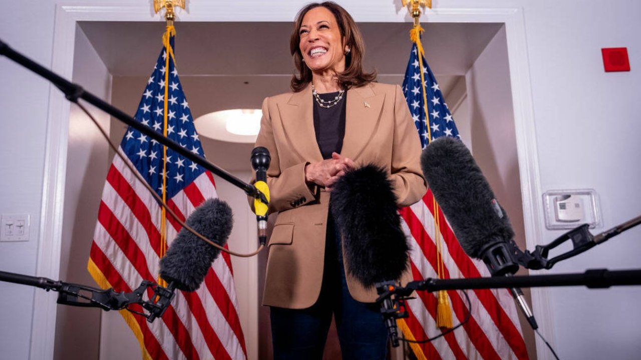 Según una encuesta, las mujeres de Estados Unidos prefieren votar por Kamala Harris