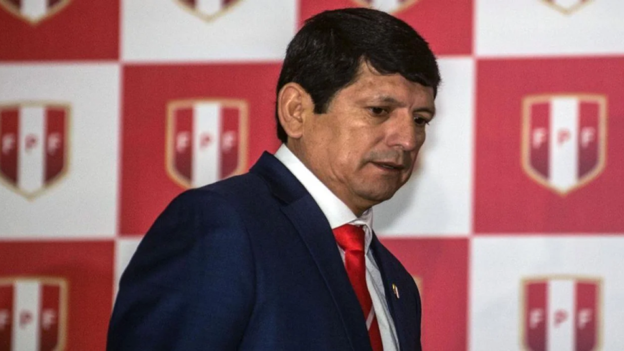 El presidente de la Federación Peruana de Fútbol fue detenido porque sería parte de una organización criminal