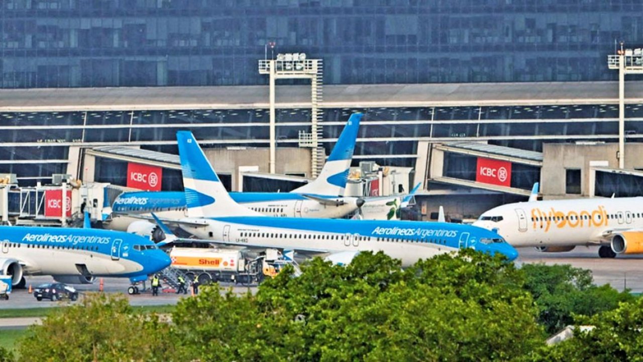 El Gobierno llegó a un acuerdo con los gremios aeronáuticos: continuar el diálogo el próximo lunes sin medidas de fuerza mientras se mantienen las negociaciones