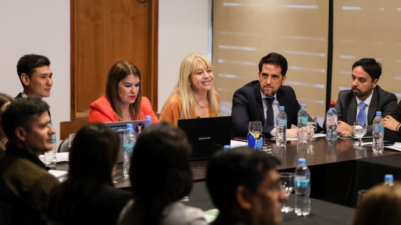 Rossana Chahla encabezó la presentación del Inventario de Gases de Efecto Invernadero de San Miguel de Tucumán