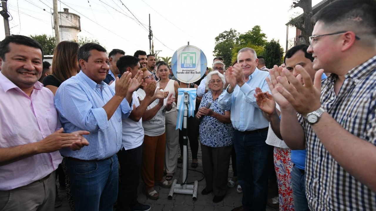 Lastenia: Jaldo dejó inauguradas obras hídricas, de pavimentación e iluminación 