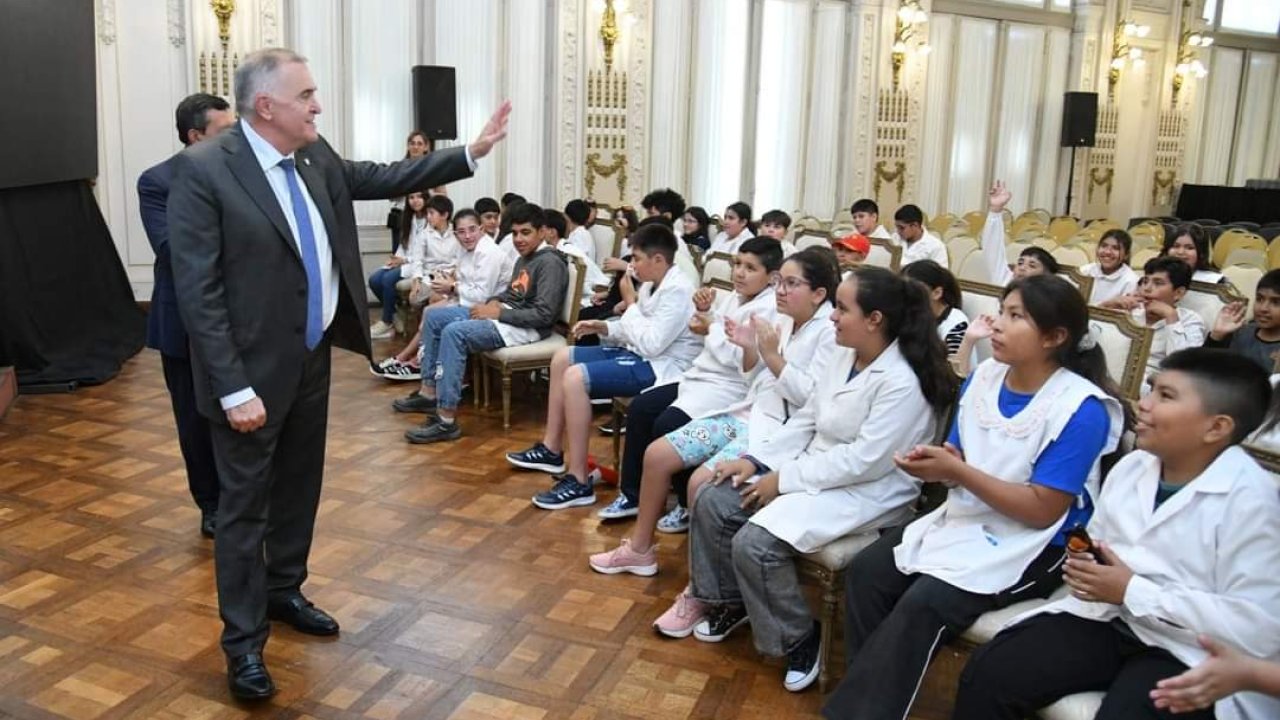 Alumnos de Trancas visitaron la Casa de Gobierno 