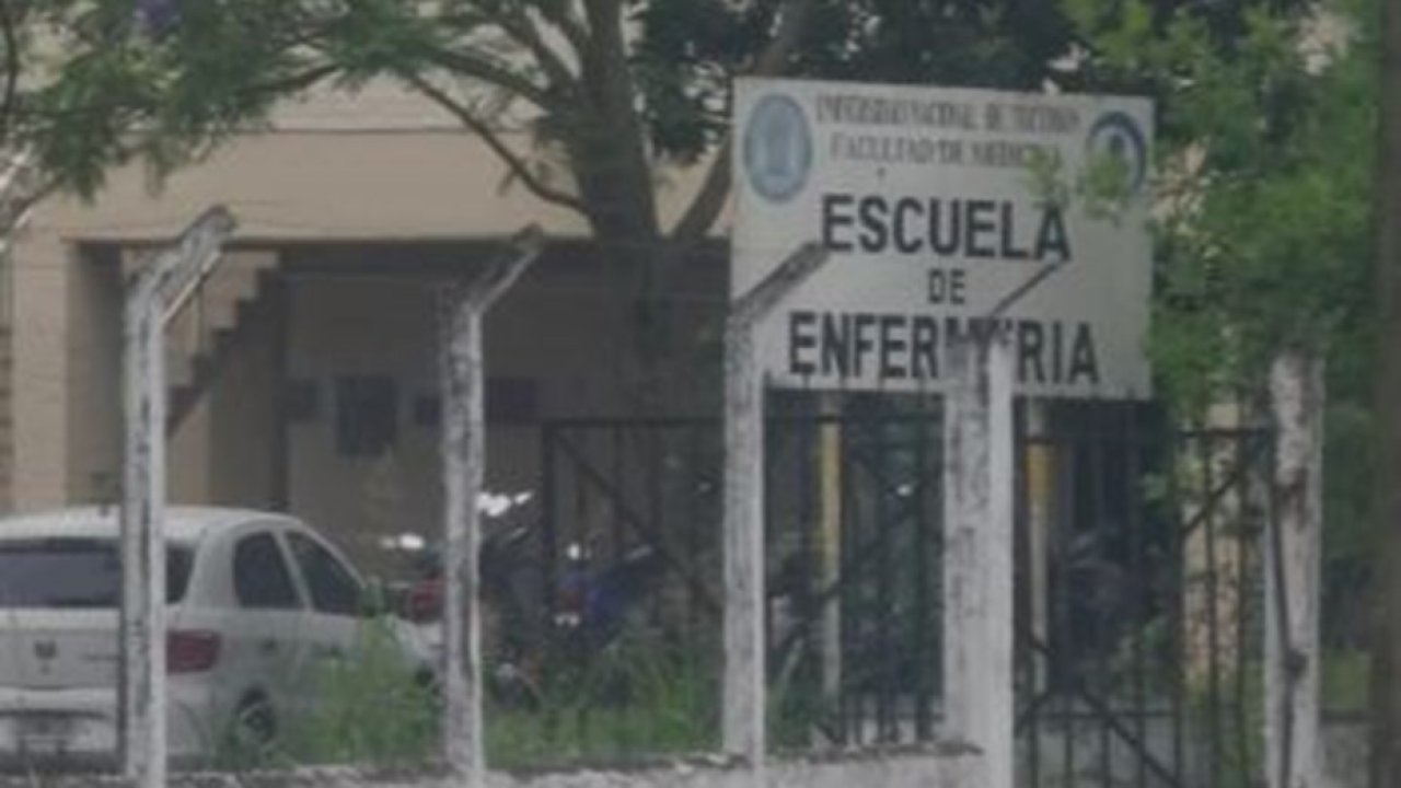 Denunciaron que un docente de la UNT aprobaba alumnos a cambio de favores sexuales