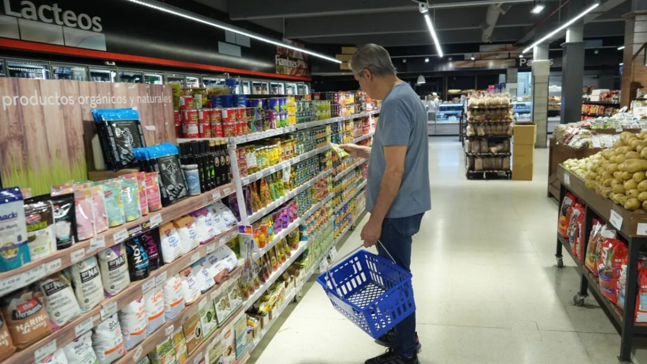 Las ventas en autoservicios tuvieron en octubre una caída del consumo