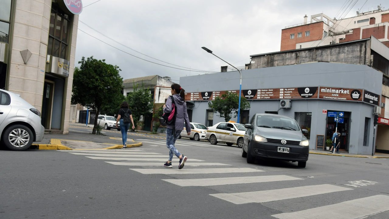 Ya se puede girar nuevamente hacia calle Junín desde calle Santiago del Estero