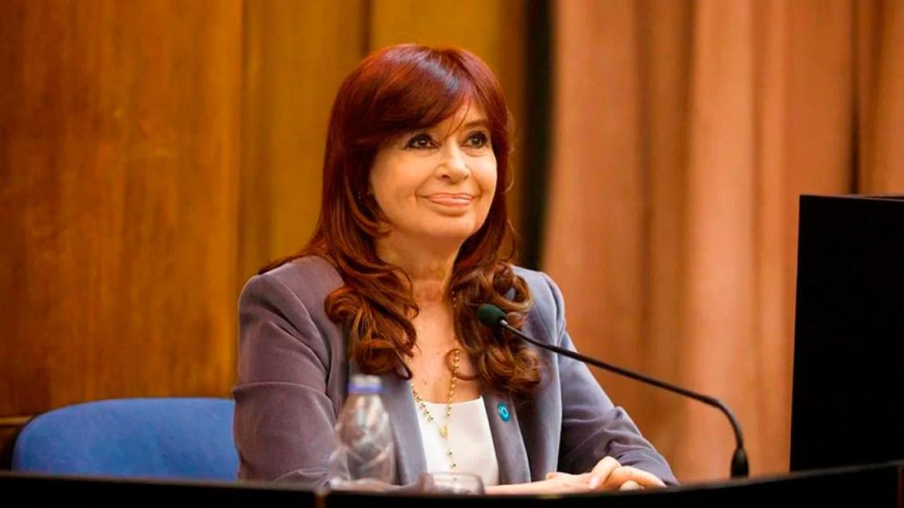 Cristina Kirchner recurrió a la Justicia para impedir que el Gobierno le quite su jubilación de privilegio