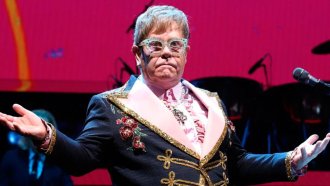 Preocupación por la salud de Elton John: perdió la vista en uno de sus ojos debido a una infección