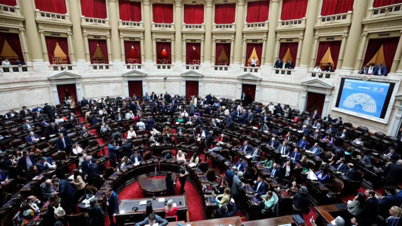 Diputados: el kirchnerismo no consiguió el quórum para derogar el DNU de Milei sobre el canje de deuda