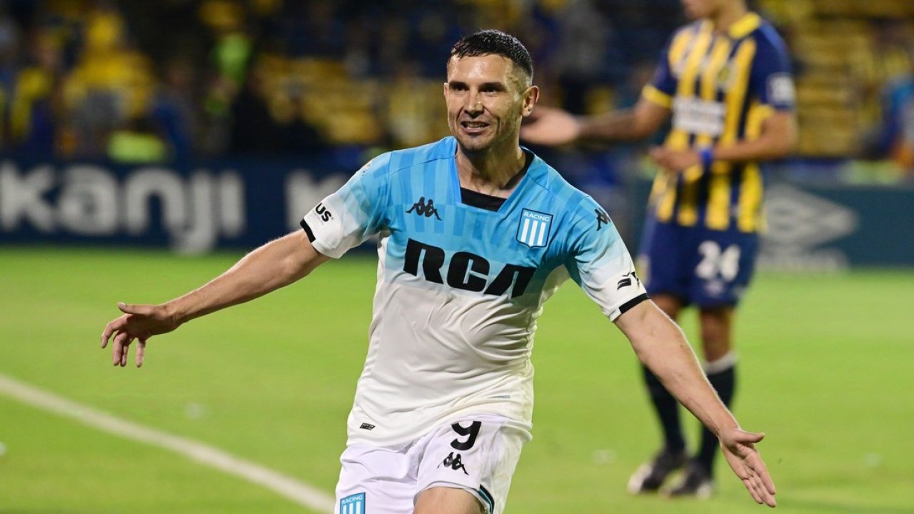  Racing venció 2-0 a Rosario Central en el Gigante de Arroyito