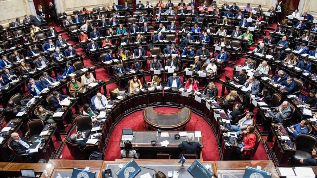 El oficialismo impulsa la expulsión de todos aquellos diputados y senadores con investigaciones en la Justicia