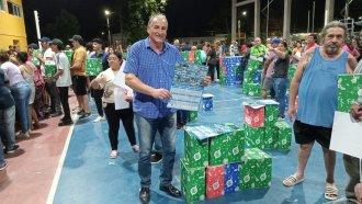 Simoca: Se realizó la entrega de cajas navideñas a empleados municipales 