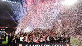 Estudiantes de La Plata se coronó campeón del Trofeo de Campeones al ganarle por 3 a 0 a Vélez 