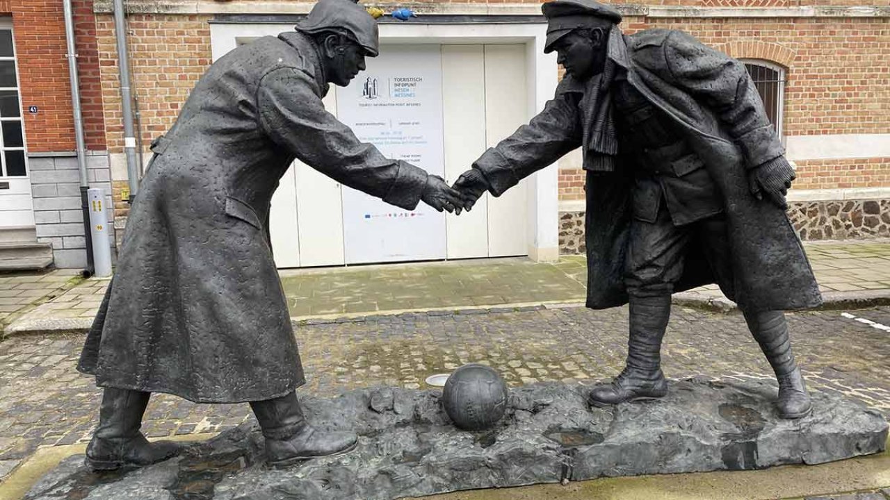 La Tregua de Navidad: El día que el fútbol detuvo la Primera Guerra Mundial 