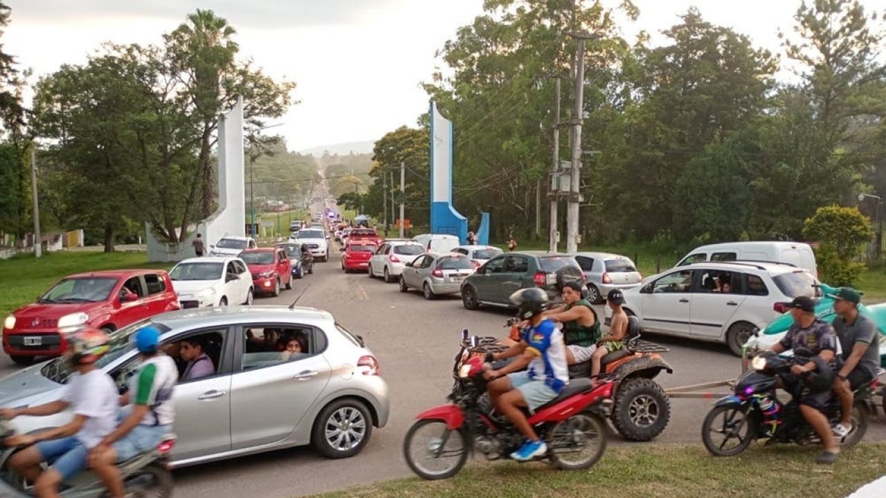 Masiva concurrencia en El Cadillal durante el último domingo del año