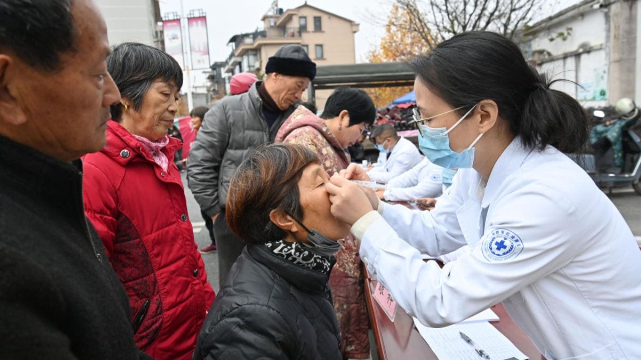 China enfrenta un aumento de infecciones respiratorias debido al metapneumovirus humano