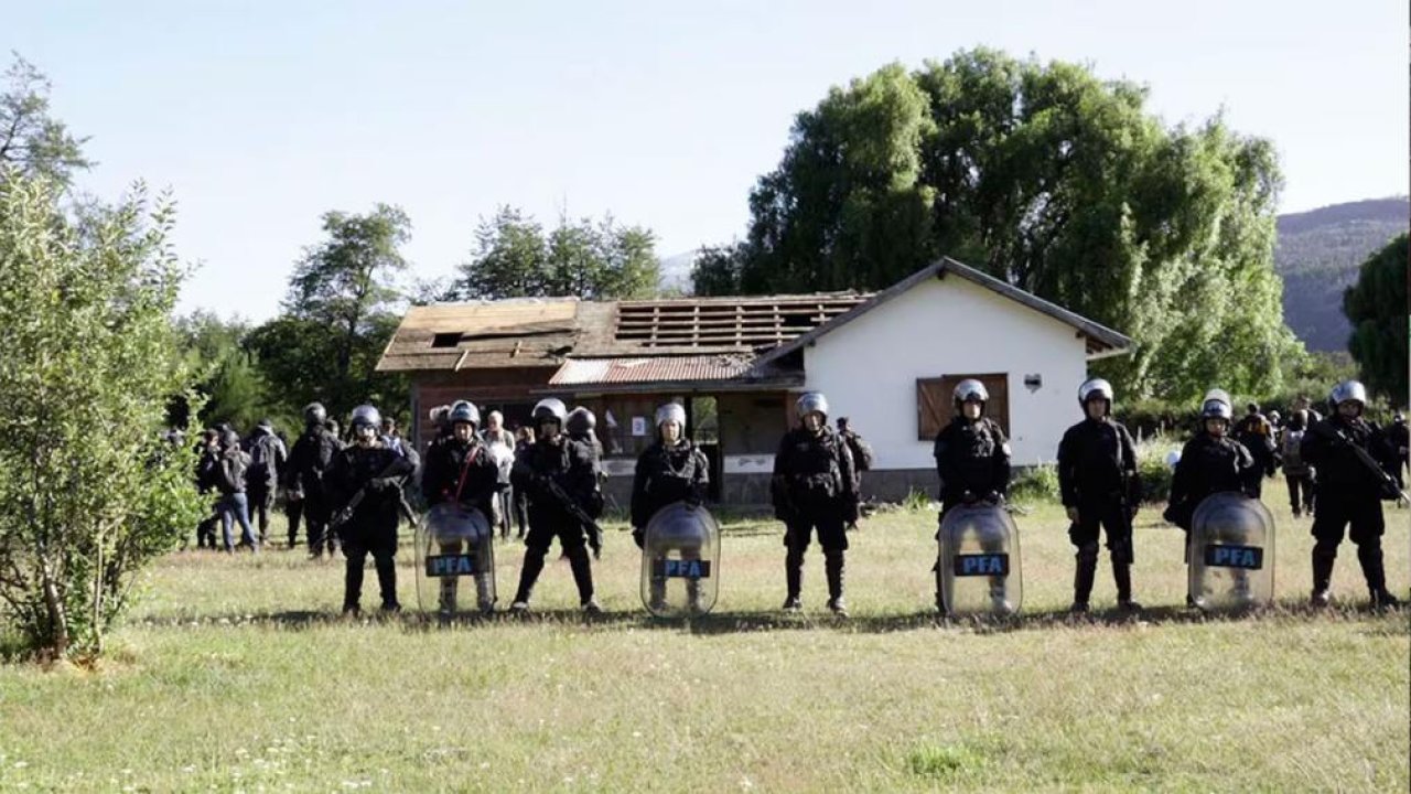 Desalojaron a una comunidad Mapuche que usurpaba un parque en Chubut 