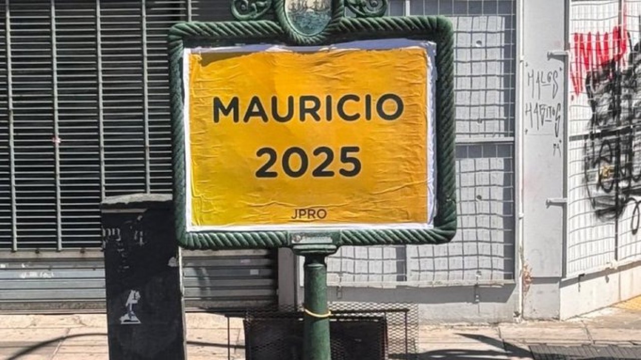 Aparecieron carteles con la leyenda &quot;Mauricio 2025&quot;