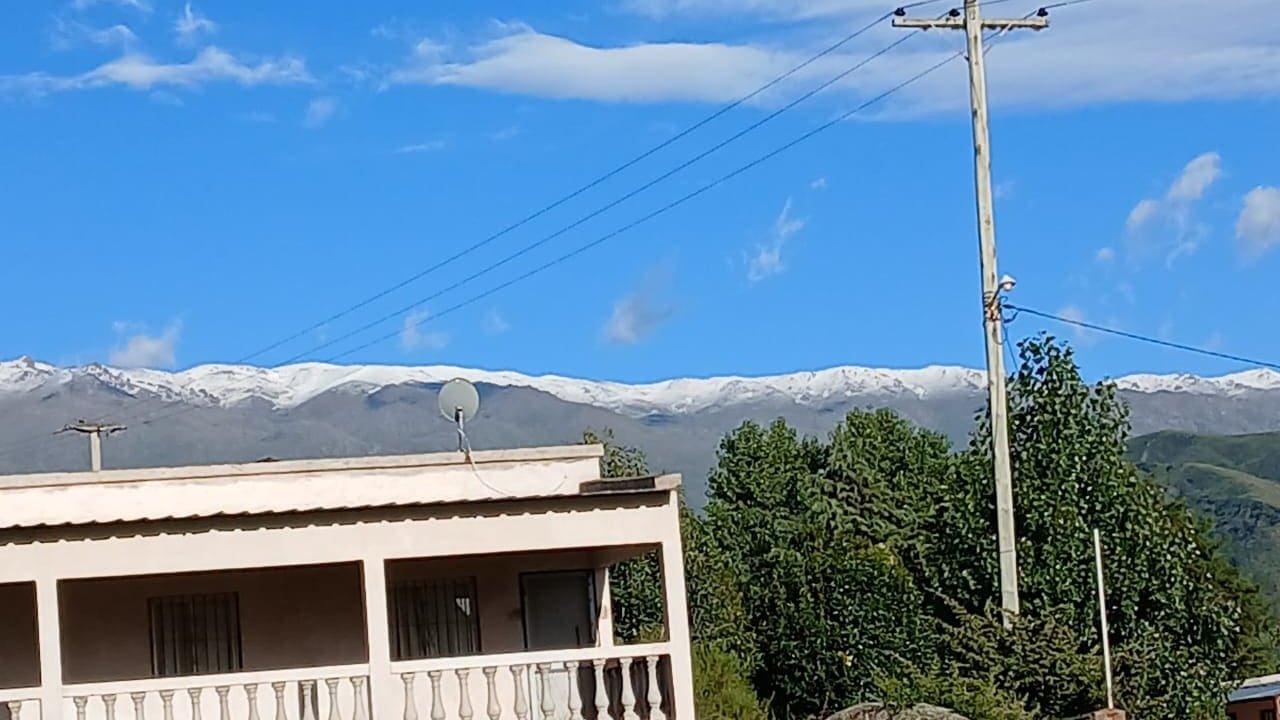 ¿Nieve en verano? Así amanecieron los cerros tucumanos