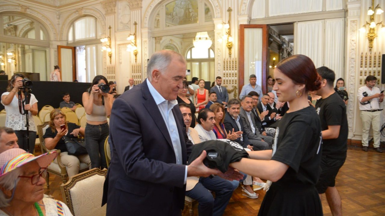 Osvaldo Jaldo recibió a los representantes tucumanos que viajarán a Cosquín