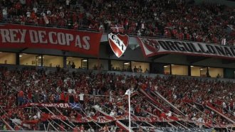 En la previa del debut, aparecieron pintadas contra dirigentes de Independiente