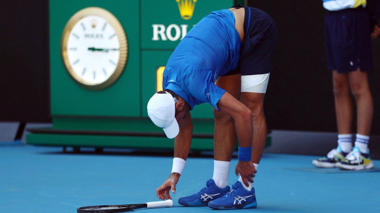  Djokovic se retiró lesionado y fue abucheado por el público 