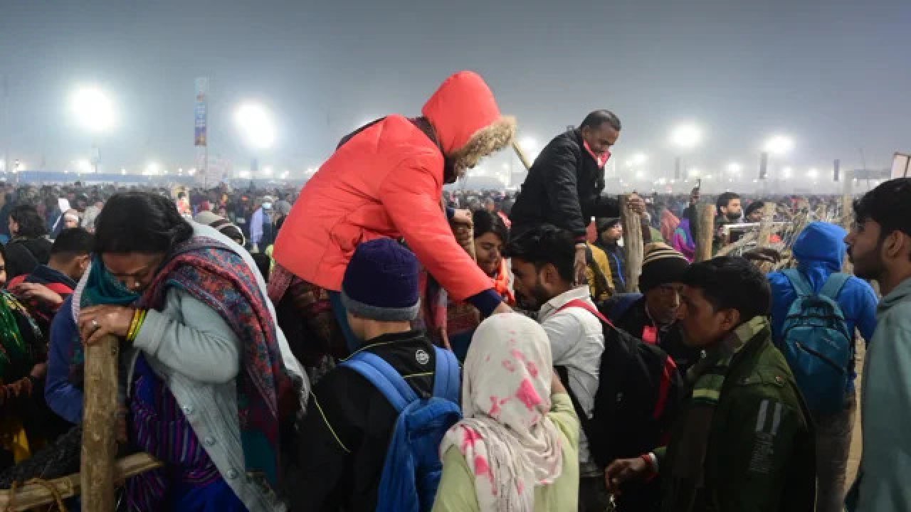 Tragedia en la India: Decenas de muertos y 90 heridos en un festival religioso 