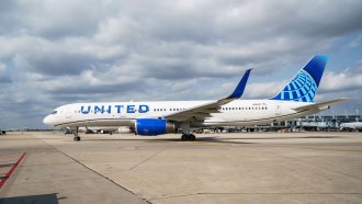 Evacuaron un vuelo de United Airlines por un problema técnico en el motor