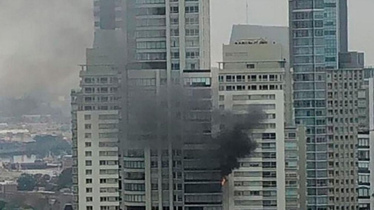 Incendio en Puerto Madero: 100 personas fueron evacuadas