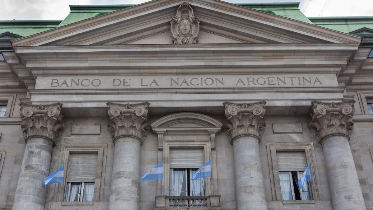 Milei firmó el decreto para que el Banco Nación sea una sociedad anónima 