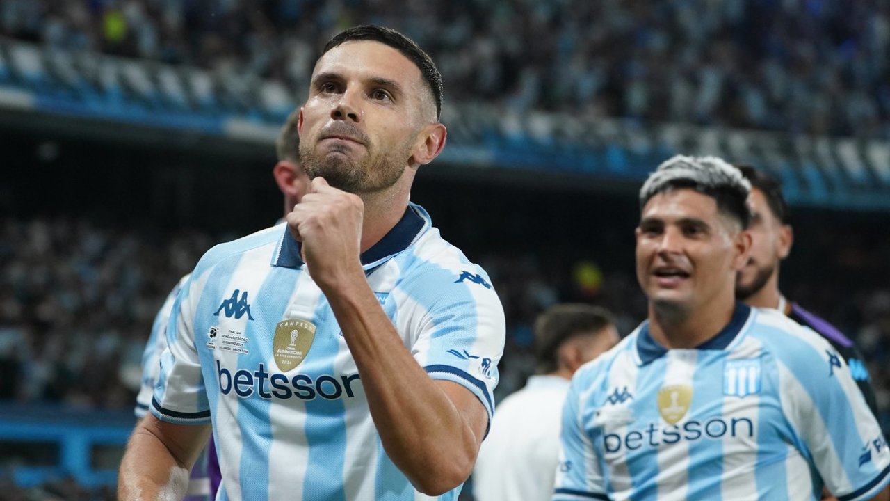 Racing ganó y sueña con levantar la Recopa la próxima semana