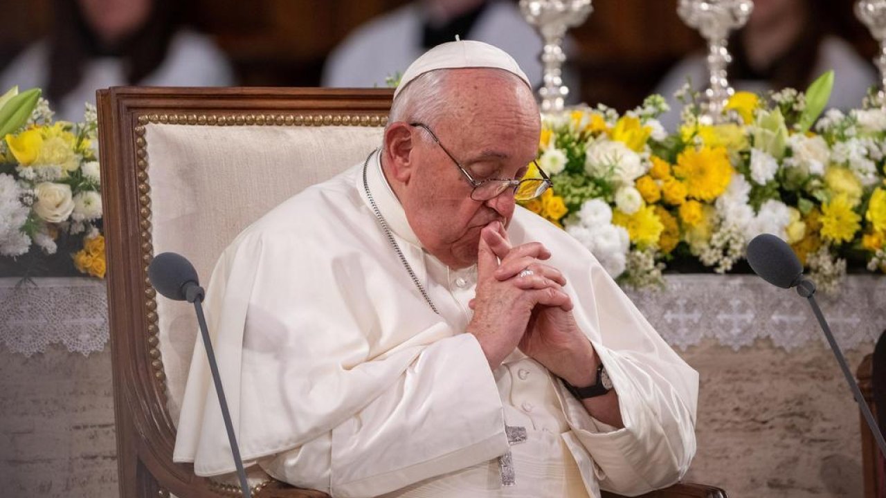 El Papa Francisco continúa en estado crítico 