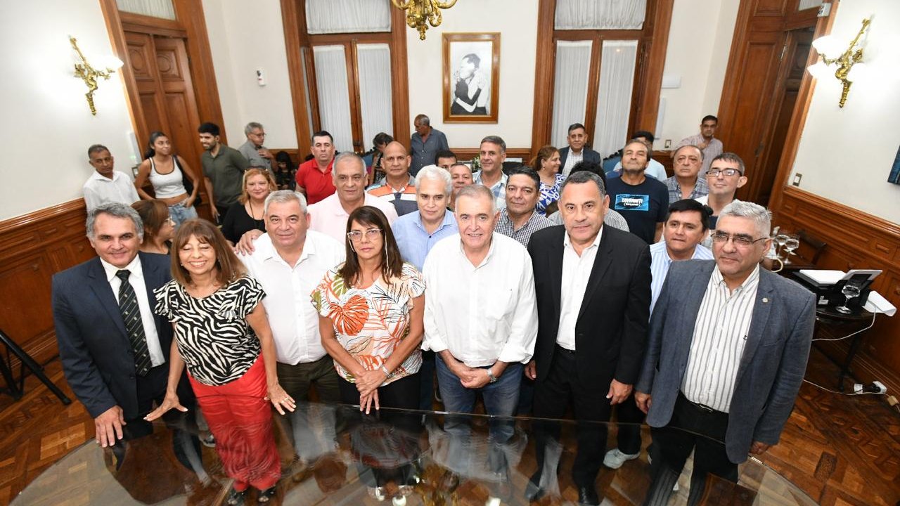 El gobierno provincial logró un acuerdo salarial con los gremios docentes