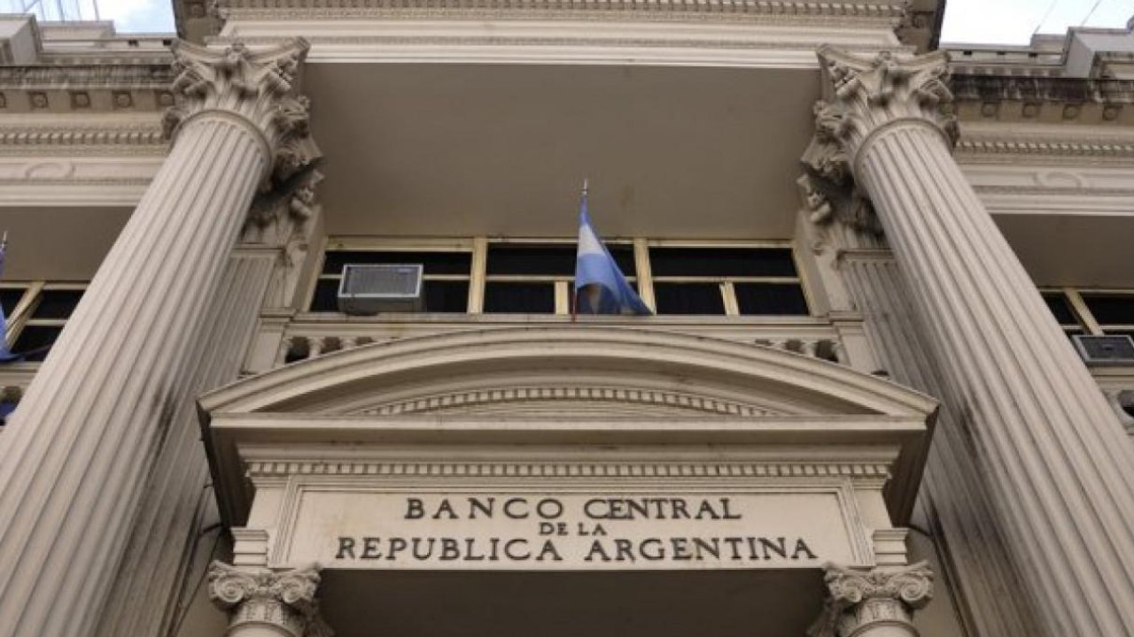 El Banco Central debió realizar  la mayor venta de dólares de 2025