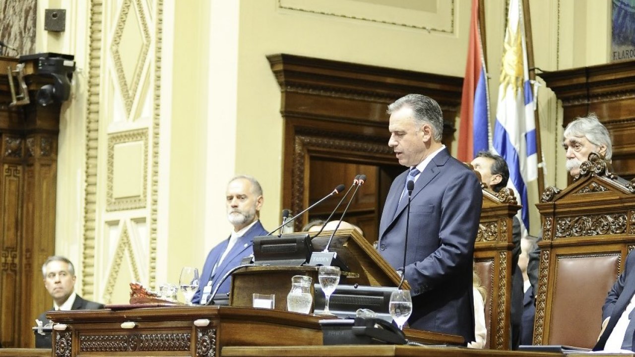 Yamandú Orsi asumió como presidente de Uruguay