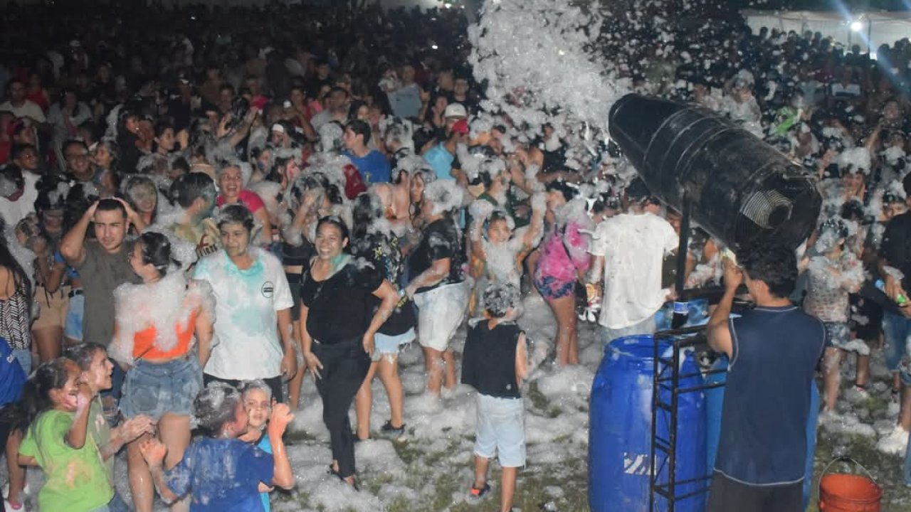 Carnaval a puro ritmo y color en Quilmes y Los Sueldos