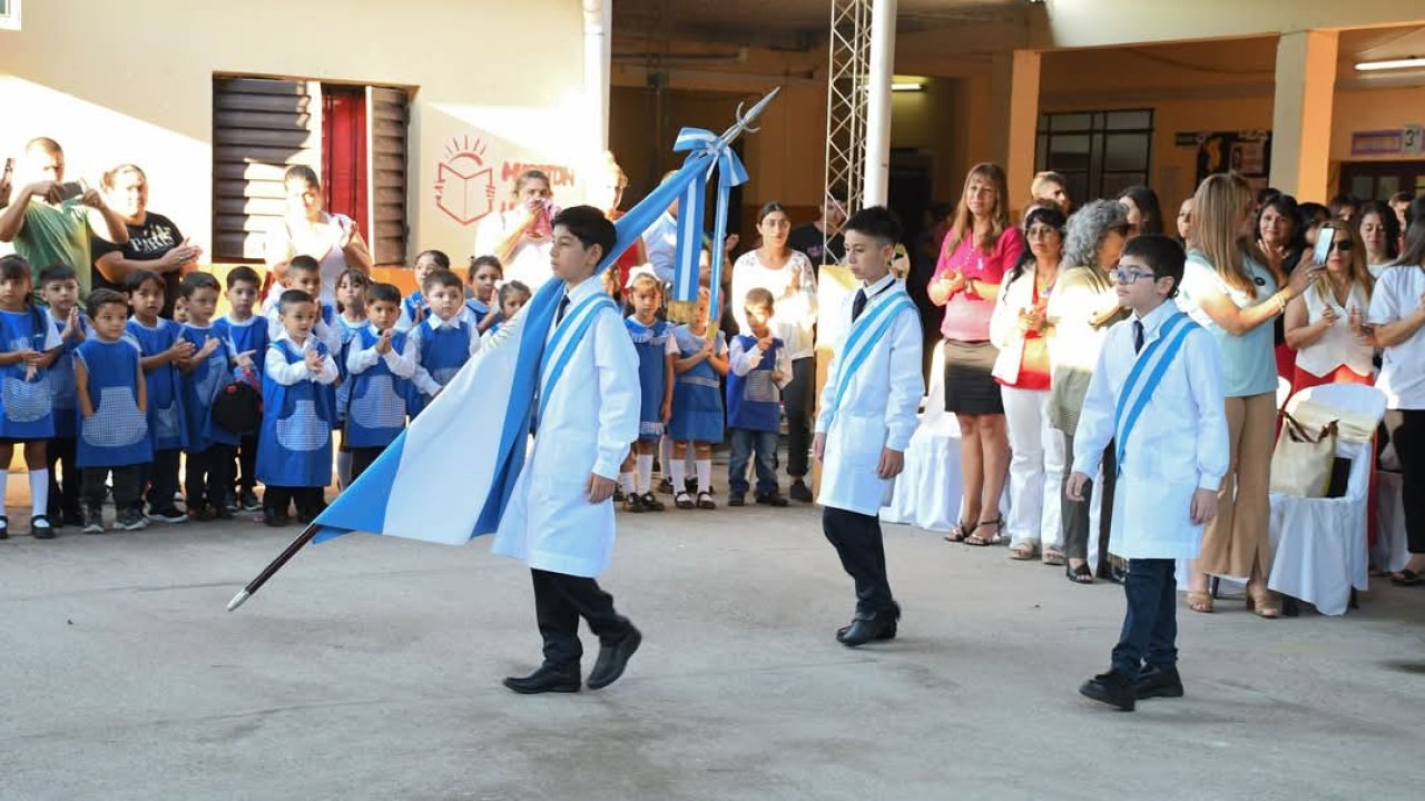 Salazar encabezó el acto de inicio del ciclo lectivo 2025