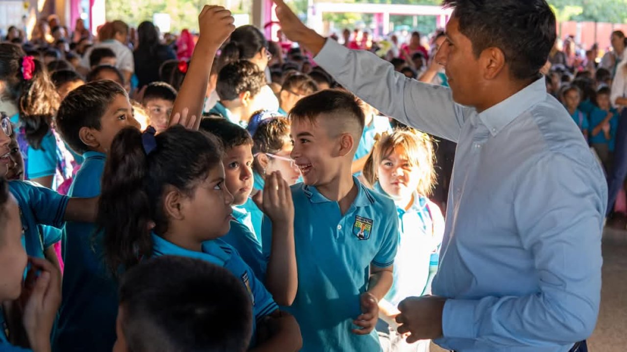 Monteros visitó a los alumnos de la Escuela Ramón Paz Posse