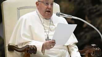 La salud del papa Francisco permanece estable 